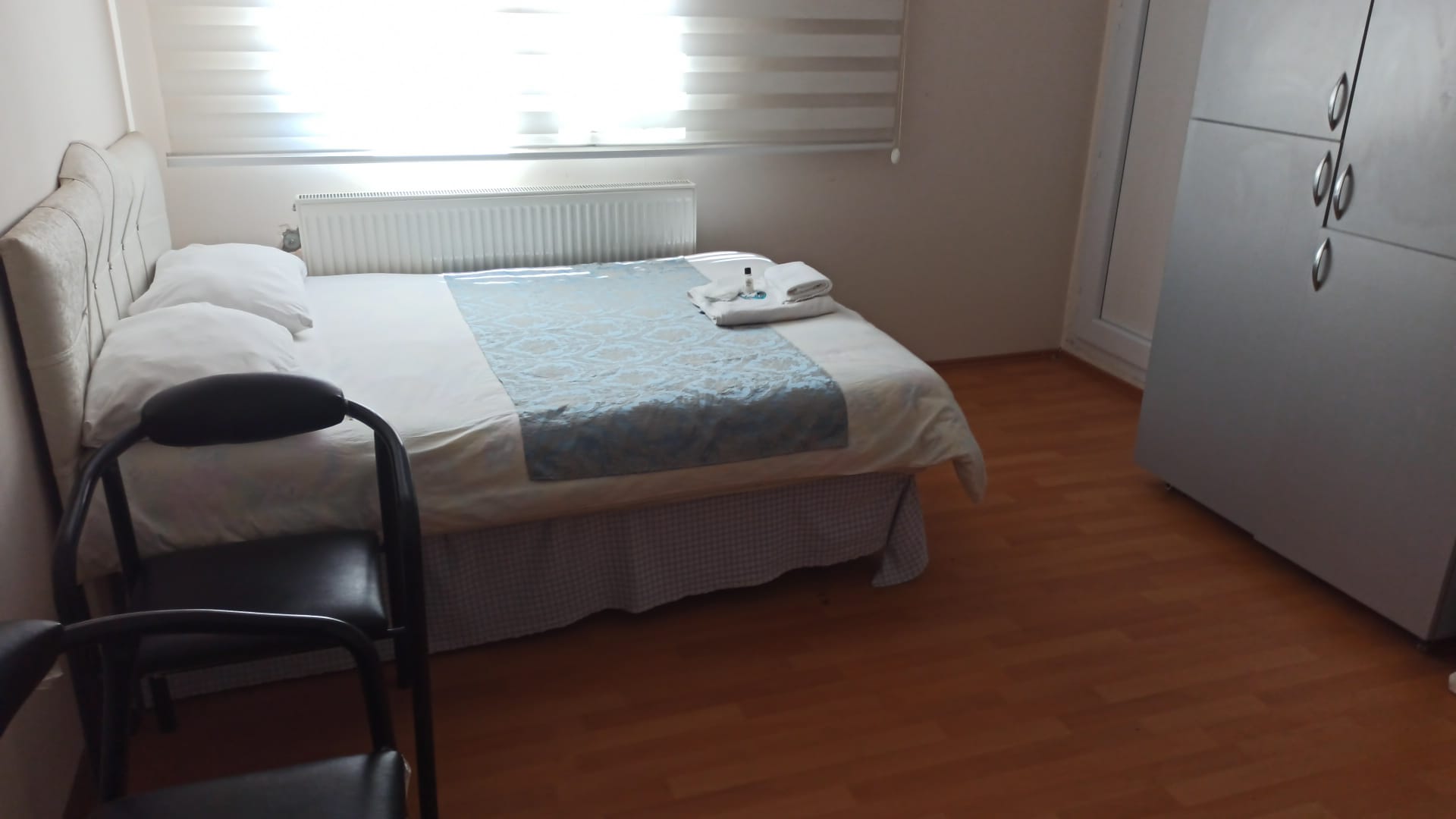 Barış Hotel yatak odası